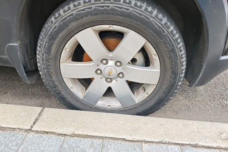 Used Chevrolet Captiva 2012 2.4L Two-Wheel Drive City Edition 5 Seats Right Front Wheel Hub