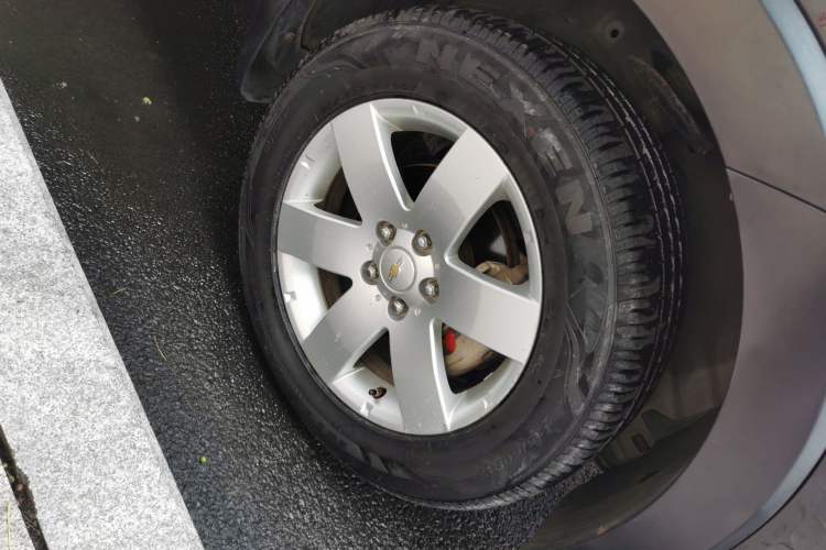 Used Chevrolet Captiva 2012 2.4L Two-Wheel Drive City Edition 5 Seats Right Front Wheel Hub