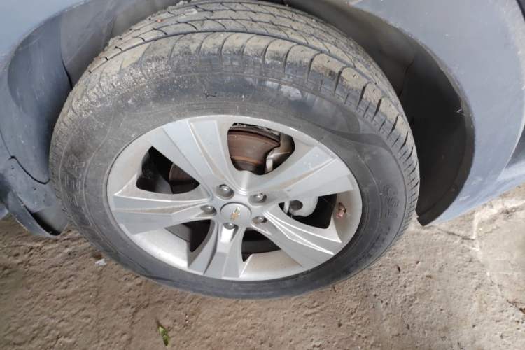 Used Chevrolet Captiva 2012 2.4L 4x4 Flagship Edition 7 Seats Right Front Wheel Hub