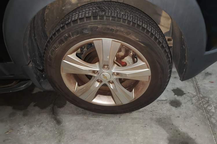 Used Chevrolet Captiva 2012 2.4L 4x4 Flagship Edition 7 Seats Right Front Wheel Hub