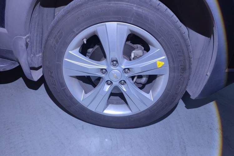 Used Chevrolet Captiva 2012 2.4L 4x4 Flagship Edition 7 Seats Right Front Wheel Hub
