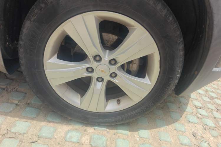 Used Chevrolet Captiva 2012 2.4L 4x4 Flagship Edition 7 Seats Right Front Wheel Hub