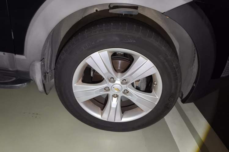 Used Chevrolet Captiva 2012 2.4L 4x4 Flagship Edition 7 Seats Right Front Wheel Hub