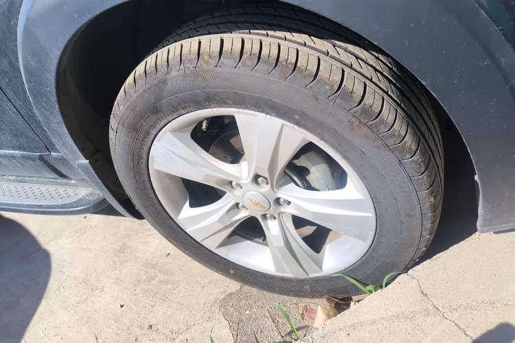 Used Chevrolet Captiva 2012 2.4L 4x4 Flagship Edition 7 Seats Right Front Wheel Hub