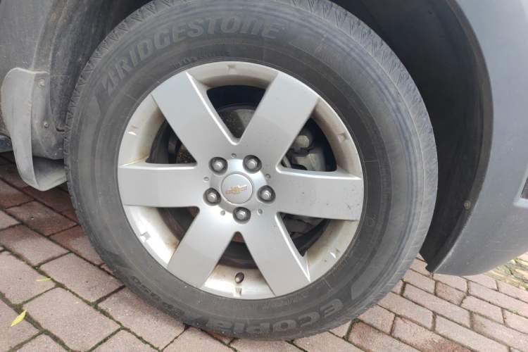 Used Chevrolet Captiva 2012 2.4L Two-Wheel Drive City Edition 5 Seats Right Front Wheel Hub