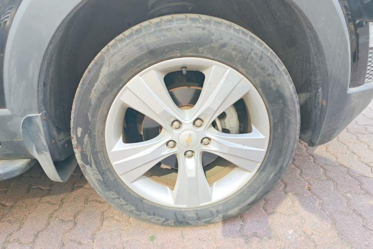 Used Chevrolet Captiva 2012 2.4L 4x4 Flagship Edition 7 Seats Right Front Wheel Hub