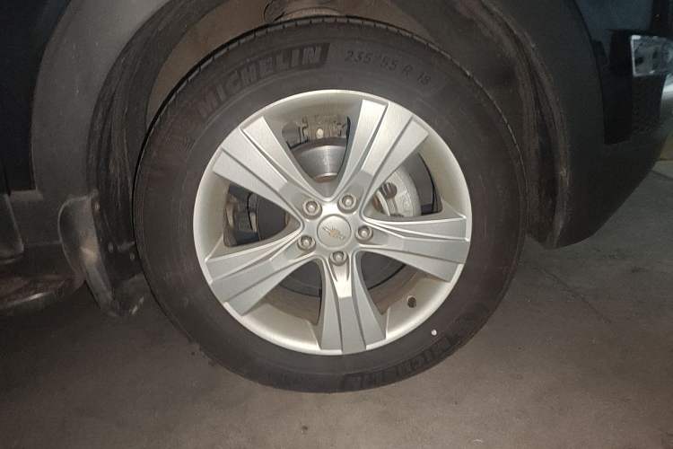 Used Chevrolet Captiva 2012 2.4L 4x4 Flagship Edition 7 Seats Right Front Wheel Hub