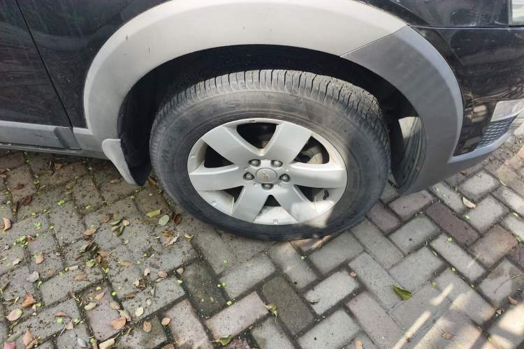 Used Chevrolet Captiva 2012 2.4L 4x4 Luxury Edition 5 Seats Right Front Wheel Hub