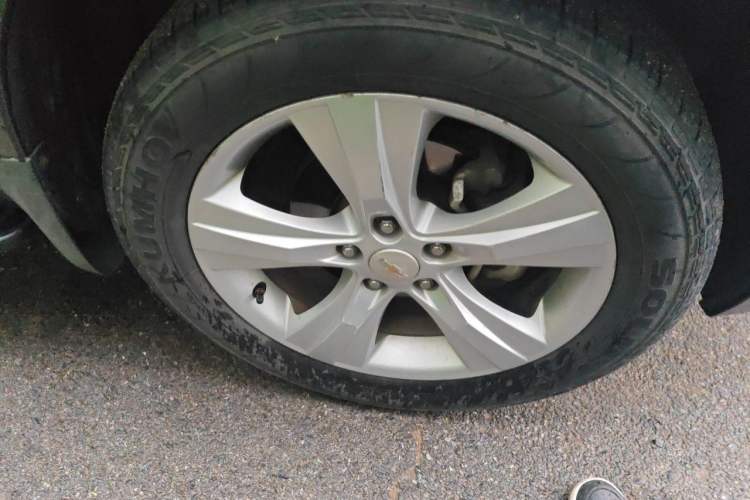 Used Chevrolet Captiva 2012 2.4L 4x4 Flagship Edition 7 Seats Right Front Wheel Hub