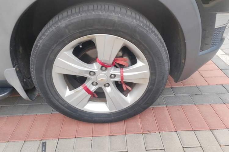 Used Chevrolet Captiva 2012 2.4L 4x4 Flagship Edition 7 Seats Right Front Wheel Hub