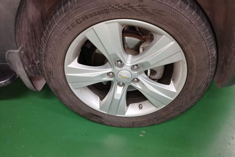 Used Chevrolet Captiva 2012 2.4L 4x4 Flagship Edition 7 Seats Right Front Wheel Hub