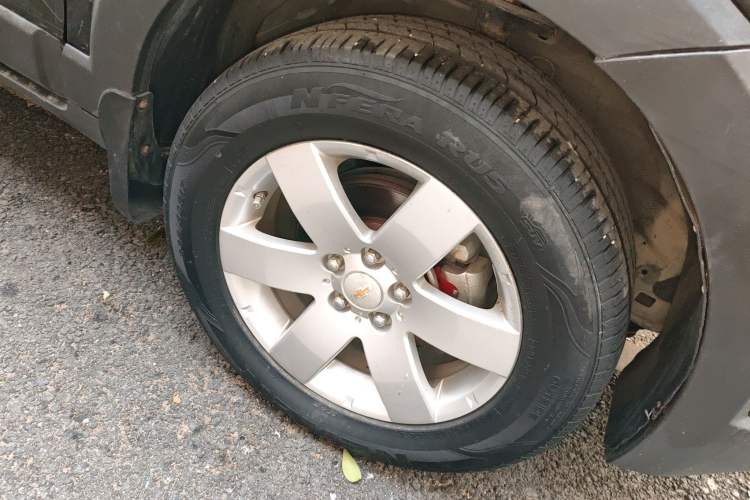 Used Chevrolet Captiva 2012 2.4L 4x4 Luxury Edition 5 Seats Right Front Wheel Hub