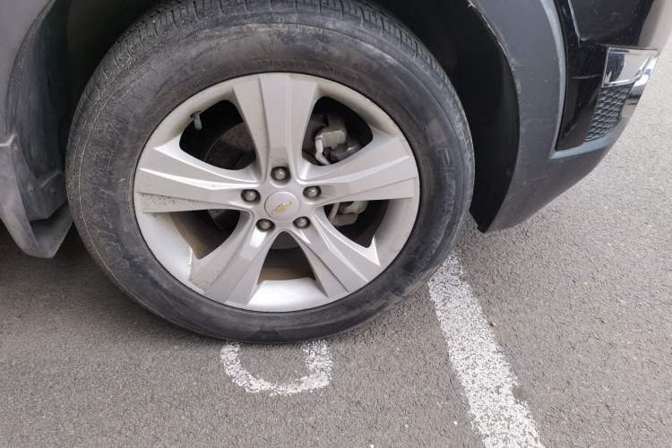 Used Chevrolet Captiva 2012 2.4L 4x4 Flagship Edition 7 Seats Right Front Wheel Hub