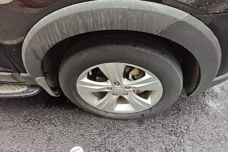Used Chevrolet Captiva 2012 2.4L 4x4 Flagship Edition 7 Seats Right Front Wheel Hub
