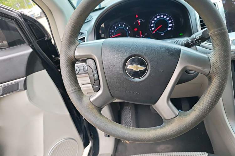 Used Chevrolet Captiva 2012 2.4L Two-Wheel Drive City Edition 5 Seats Steering Wheel
