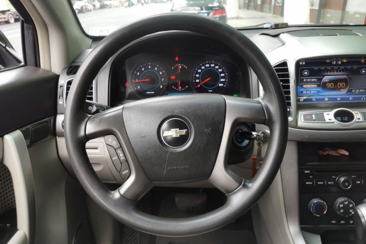 Used Chevrolet Captiva 2012 2.4L Two-Wheel Drive City Edition 5 Seats Steering Wheel