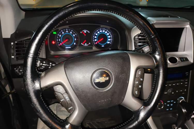 Used Chevrolet Captiva 2012 2.4L 4x4 Flagship Edition 7 Seats Steering Wheel