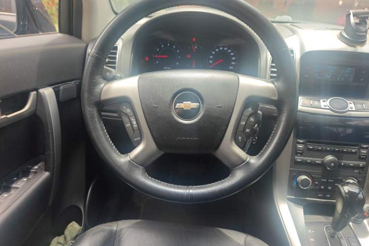 Used Chevrolet Captiva 2012 2.4L 4x4 Flagship Edition 7 Seats Steering Wheel
