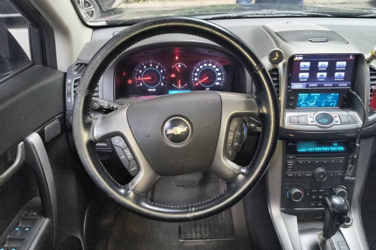 Used Chevrolet Captiva 2012 2.4L 4x4 Flagship Edition 7 Seats Steering Wheel