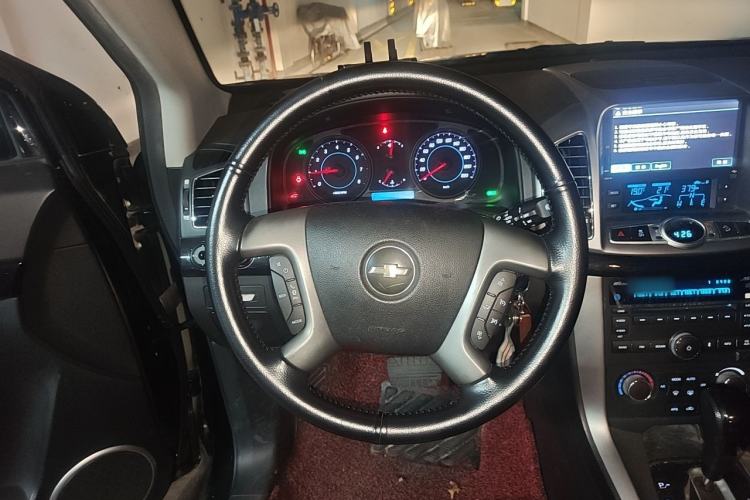 Used Chevrolet Captiva 2012 2.4L 4x4 Flagship Edition 7 Seats Steering Wheel