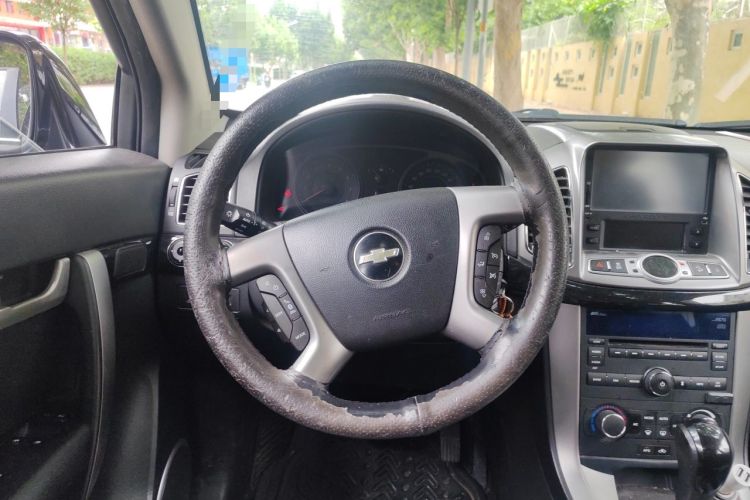 Used Chevrolet Captiva 2012 2.4L 4x4 Flagship Edition 7 Seats Steering Wheel