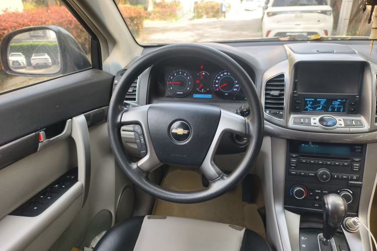 Used Chevrolet Captiva 2012 2.4L 4x4 Luxury Edition 5 Seats Steering Wheel