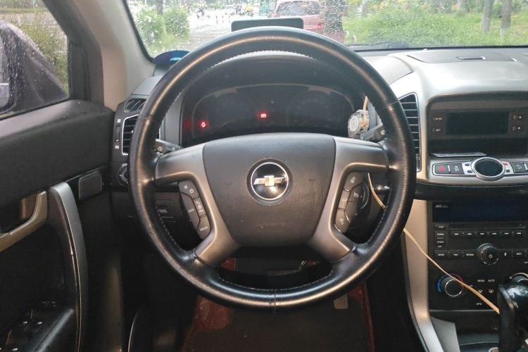 Used Chevrolet Captiva 2012 2.4L 4x4 Flagship Edition 7 Seats Steering Wheel