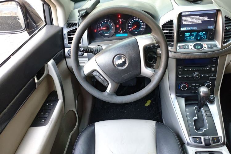 Used Chevrolet Captiva 2012 2.4L 4x4 Luxury Edition 5 Seats Steering Wheel