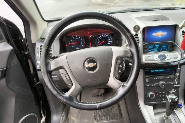 Used Chevrolet Captiva 2012 2.4L 4x4 Flagship Edition 7 Seats Steering Wheel