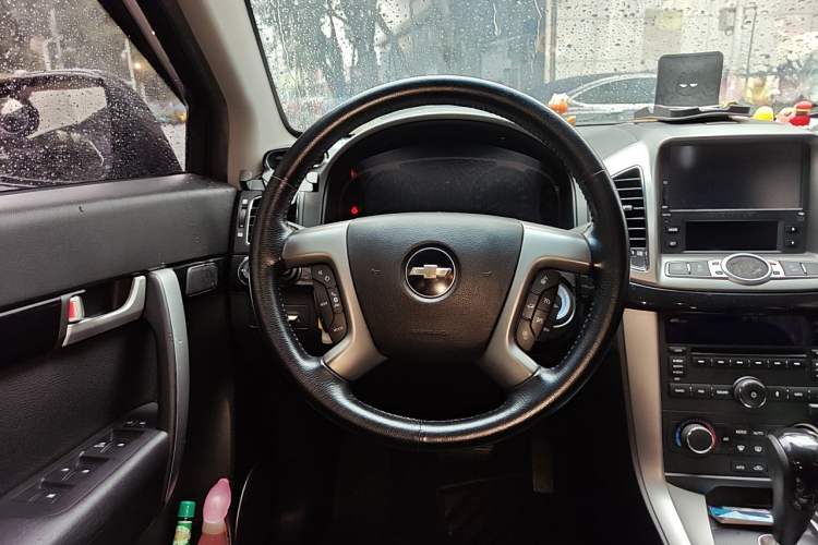 Used Chevrolet Captiva 2012 2.4L 4x4 Flagship Edition 7 Seats Steering Wheel