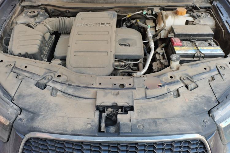 Used Chevrolet Captiva 2012 2.4L 4x4 Flagship Edition 7 Seats Engine Bay