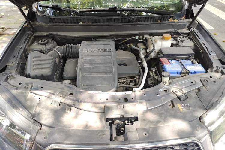 Used Chevrolet Captiva 2012 2.4L Two-Wheel Drive City Edition 5 Seats Engine Bay