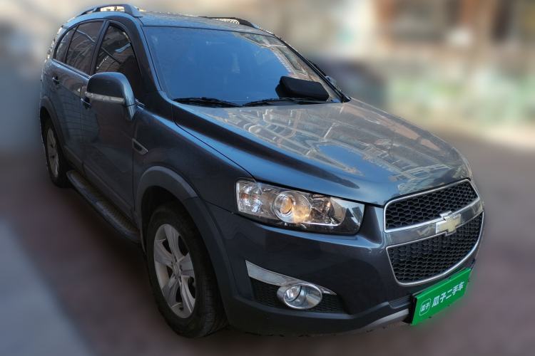 Used Chevrolet Captiva 2012 2.4L 4x4 Flagship Edition 7 Seats Front Right 45 Deg