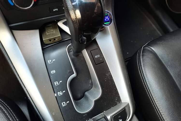 Used Chevrolet Captiva 2012 2.4L 4x4 Flagship Edition 7 Seats Gear Lever