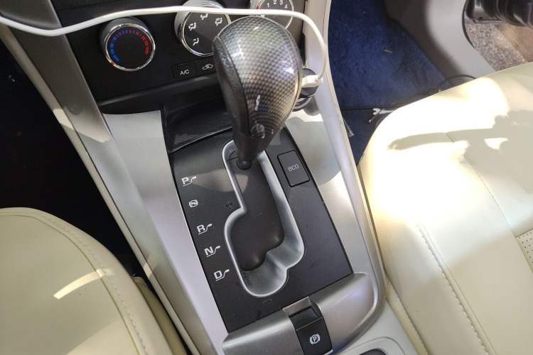 Used Chevrolet Captiva 2012 2.4L Two-Wheel Drive City Edition 5 Seats Gear Lever