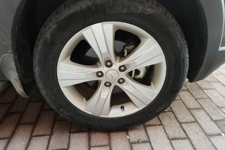 Used Chevrolet Captiva 2012 2.4L 4x4 Flagship Edition 7 Seats Right Front Wheel Hub