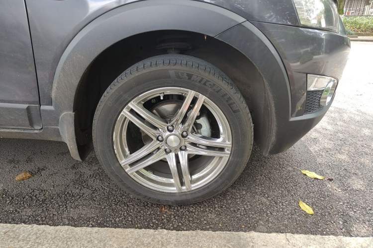 Used Chevrolet Captiva 2012 2.4L Two-Wheel Drive City Edition 5 Seats Right Front Wheel Hub