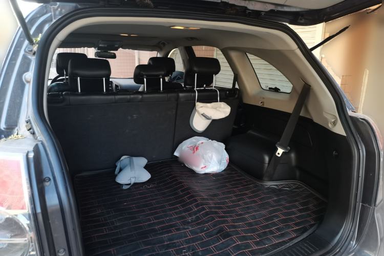 Used Chevrolet Captiva 2012 2.4L 4x4 Flagship Edition 7 Seats Trunk
