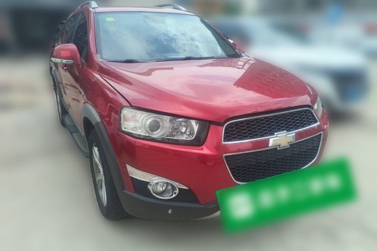 Used Chevrolet Captiva 2012 2.4L 4x4 Flagship Edition 7 Seats Front Right 45 Deg
