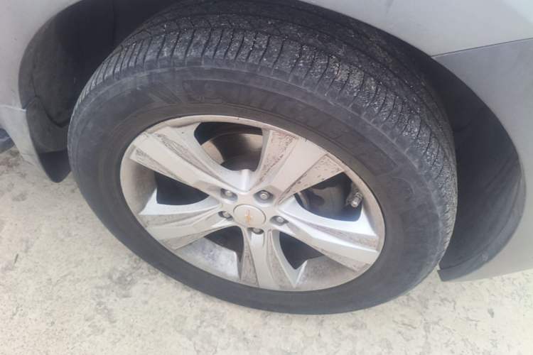 Used Chevrolet Captiva 2012 2.4L 4x4 Flagship Edition 7 Seats Right Front Wheel Hub