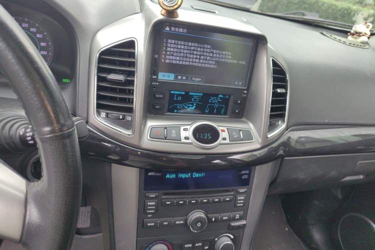 Used Chevrolet Captiva 2012 2.4L 4x4 Flagship Edition 7 Seats Audio And AC Panel