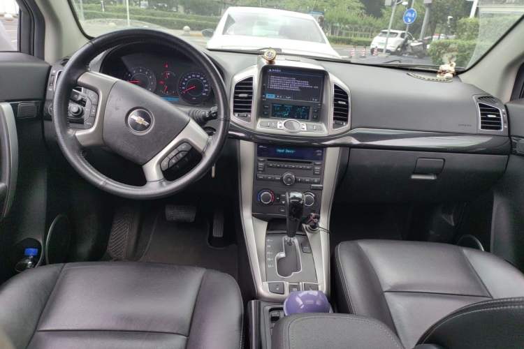 Used Chevrolet Captiva 2012 2.4L 4x4 Flagship Edition 7 Seats Center Console