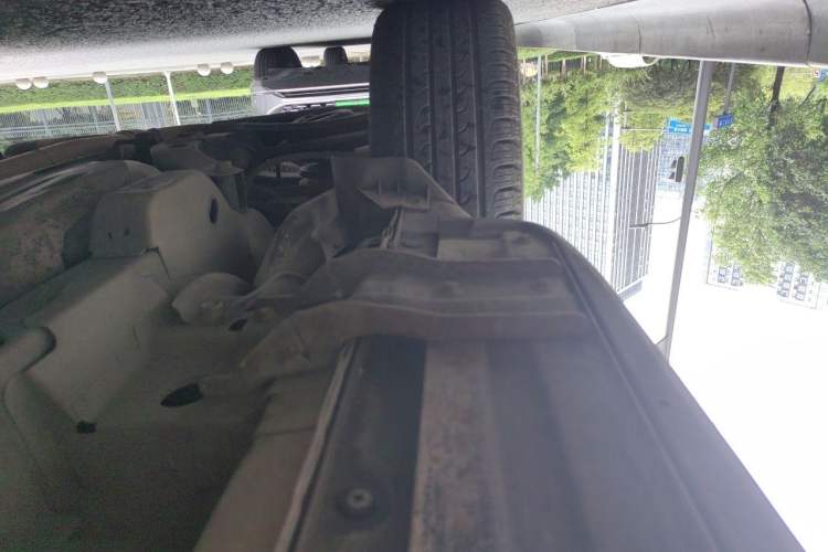 Used Chevrolet Captiva 2012 2.4L 4x4 Flagship Edition 7 Seats Chassis Rear Right
