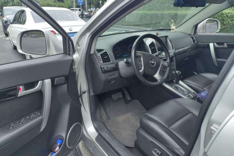 Used Chevrolet Captiva 2012 2.4L 4x4 Flagship Edition 7 Seats Driver Seat