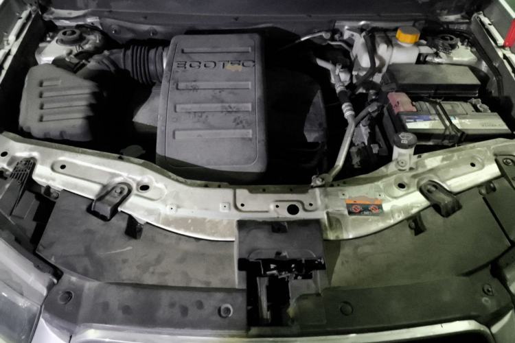 Used Chevrolet Captiva 2012 2.4L 4x4 Flagship Edition 7 Seats Engine Bay