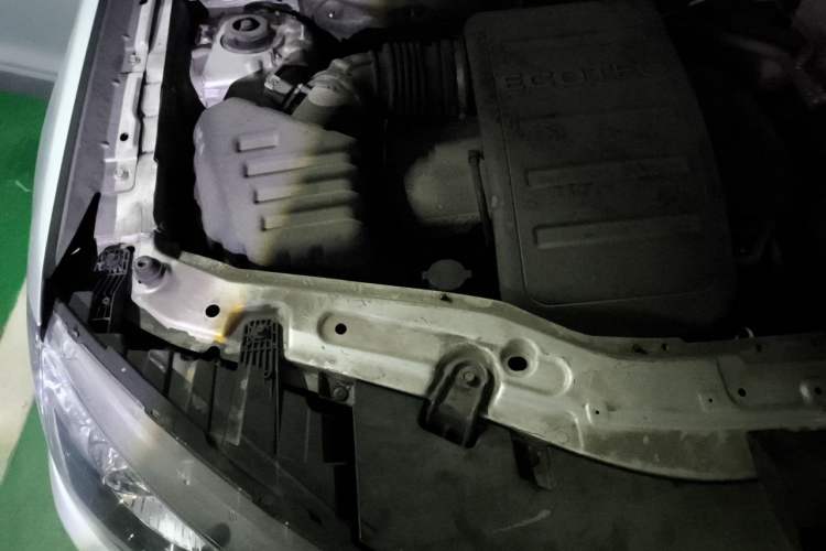 Used Chevrolet Captiva 2012 2.4L 4x4 Flagship Edition 7 Seats Engine Bay Right