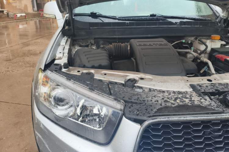 Used Chevrolet Captiva 2012 2.4L Two-Wheel Drive City Edition 5 Seats Engine Bay Right