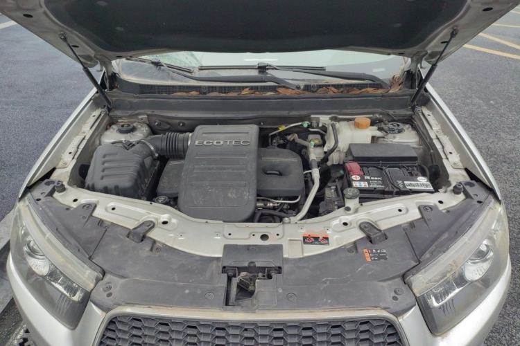 Used Chevrolet Captiva 2012 2.4L 4x4 Flagship Edition 7 Seats Engine Bay