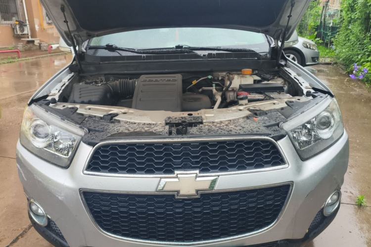 Used Chevrolet Captiva 2012 2.4L Two-Wheel Drive City Edition 5 Seats Engine Bay
