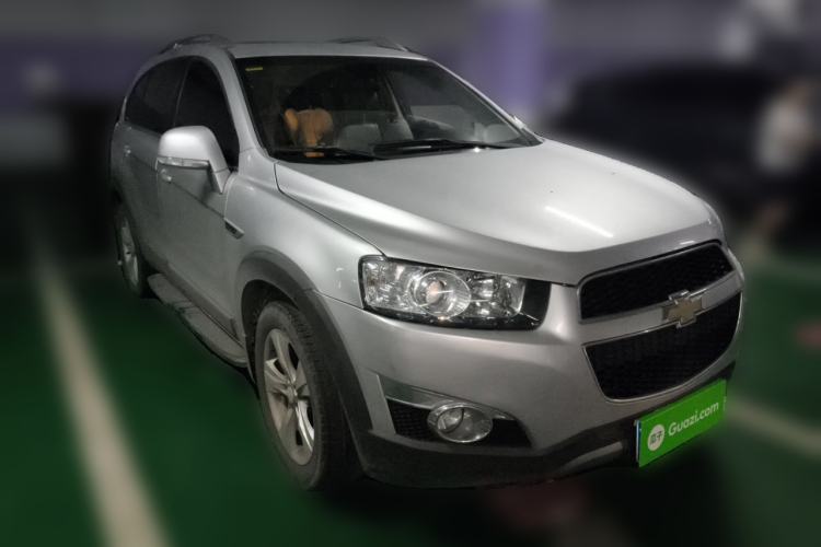 Used Chevrolet Captiva 2012 2.4L 4x4 Flagship Edition 7 Seats Front Right 45 Deg